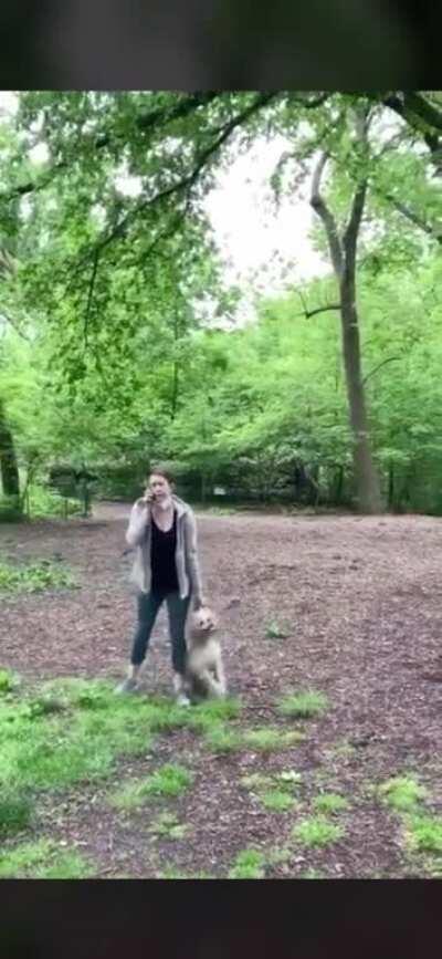 Women proceeds to choke her dog after being asked to put it on a leash in a park in NYC.