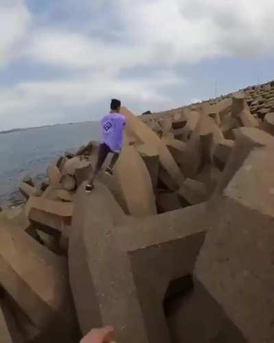 Pelo menos n é em um prédio.