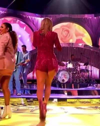 Cheeky Taylor , imagine what Lover era could’ve been :(