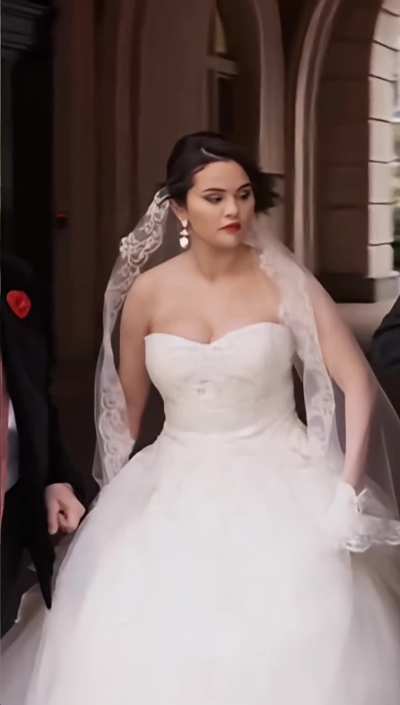 Selena Gomez’s bouncing tits 😍🤍