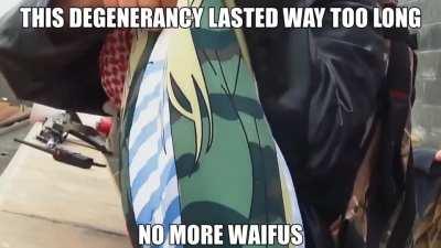 go find a real girl now 😡😡😡