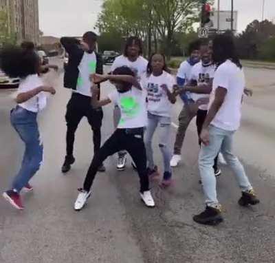 Hood when we get the BruceDropEmOff twitch noti 😭🤞🏿