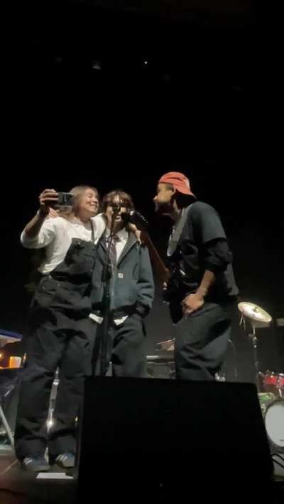 Dijon performing Scratching w fans