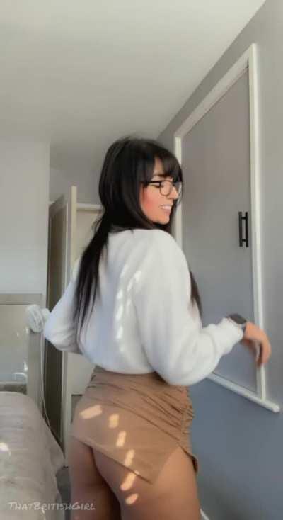 I love wearing no underwear with my outfits 😈