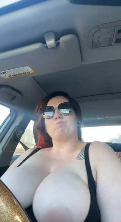 Happy Titty Tuesday from this boob cruising bbw! 😎