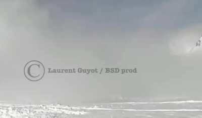 Snow kite vs Avalanche