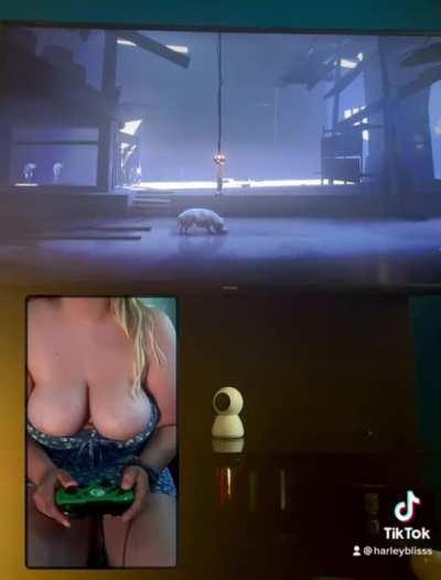 Harleyblisss - do you like playing spooky games?