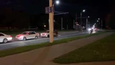 Man in Belarus escapes riot police by jumping into a taxi car which drives away instantly