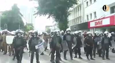 SriLanka police suppress a student protest against the government and high prices. The repression of demonstrations has sharply increased since the uprising and the election of the new President by Parliament