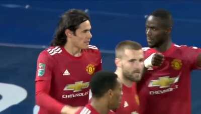 Bailly is all of us but the way he told Cavani with a straight face 😆