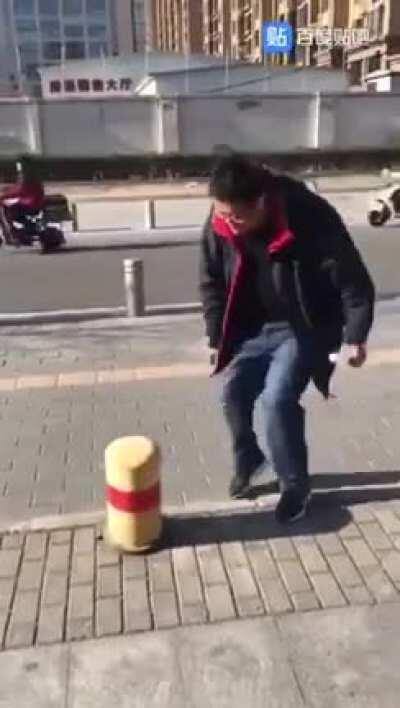 给我狠狠的踢！