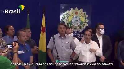 Bolsonaro encerra entrevista coletiva no Acre ao ser perguntado sobre a decisão do STJ que beneficiou seu filho Flávio Bolsonaro