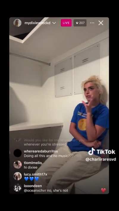 Dixie Damelio absolutely TWEAKING like… she is for sure on something 