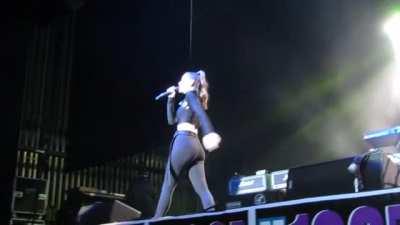 Hailee Steinfeld looking so Shapely