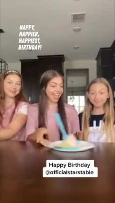 All birthdays need cake! Happy 10th anniversary @Official Star Stable, here’s to more adventures #SSO10 #sponsor