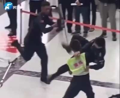 Chinese police take man down with a Rey Mysterio style Hurricanrana