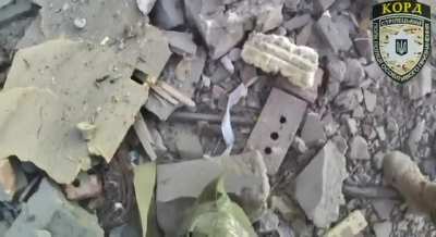 Gopro footage of a Ukrainian soldier throwing explosives into a building occupied by Russian soldiers-Toretsk