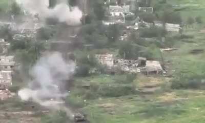 Russian T-90MS attacks some Ukr vehicles/troops