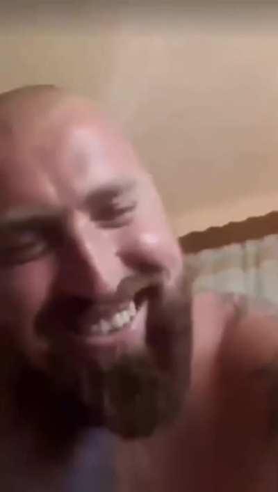 WAGTHROman petrecand singur.