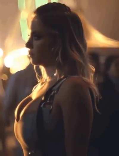 Sydney Sweeney breathing