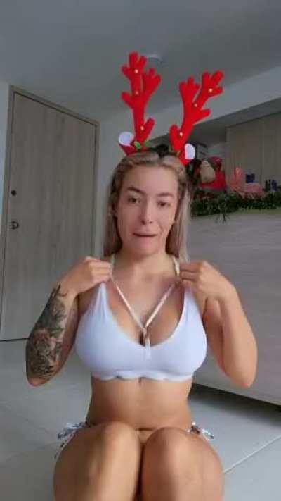 Kindly, suck on my titties while we fuck. 😋