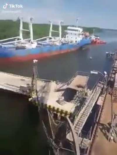 Gotta look away at the point of impact! That could be traumatic for viewers!!