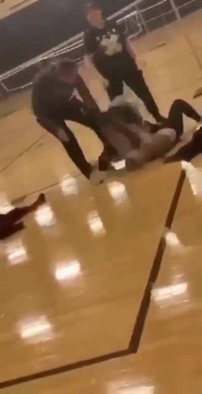 Girl in grey hoodie let the blonde talk shit for days finally had enough