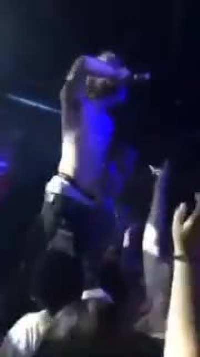 Peep performing pictures 2 live with Mackned (does anyone have any footage of the rest of the song? it's cuts off right before the good part 😫)