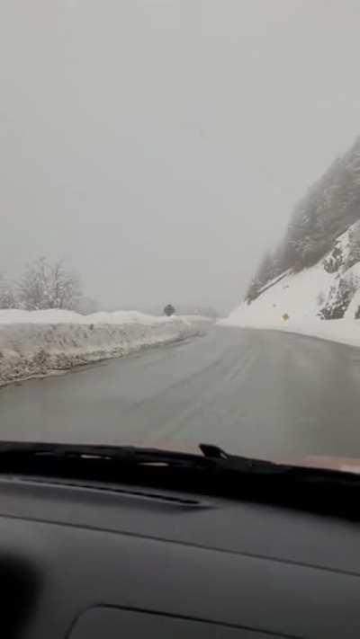 asi de linda estaba la ruta hoy, paso Garibaldi ,cruzando la cordillera, Tierra del fuego,