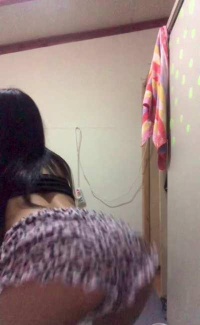 a latina knows how to twerk