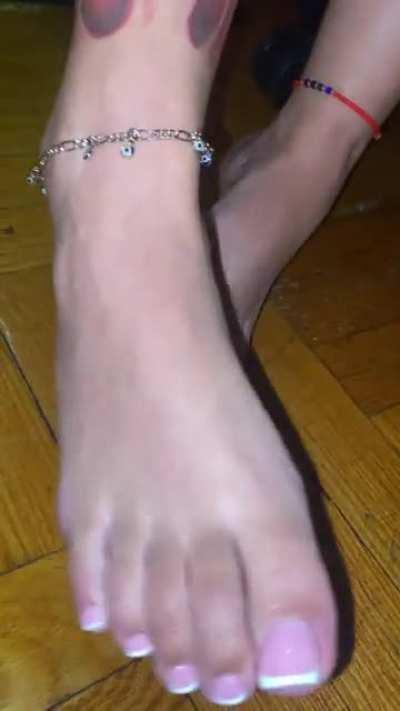 French Toes Keep His Dick Hard 🥵🥰👣