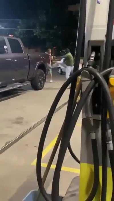 Don't worry, th' truck is ok.