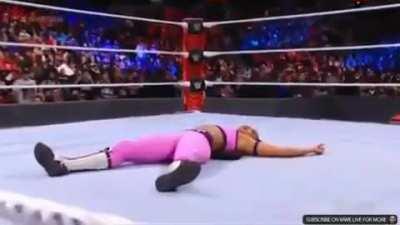 Yes!!! This is exactly what I was hoping for! Piper squashing Bianca with ease!