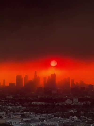 Apocalyptic sunrise in Los Angeles 