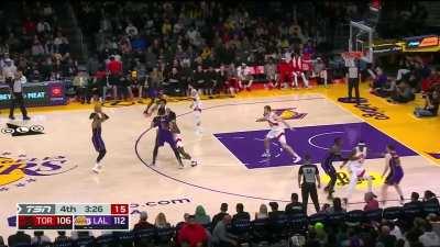 [Highlight] D’Angelo Russell’s electrifying 4th quarter performance scoring 16 points and bringing home the W for the Lakers