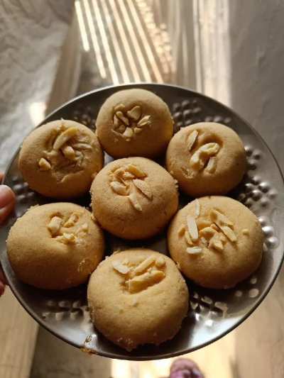 Garma garam naan khatai khalo🤩