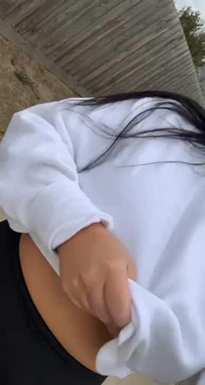 Flashing my tits on my morning walks is so fun 😍[OC]