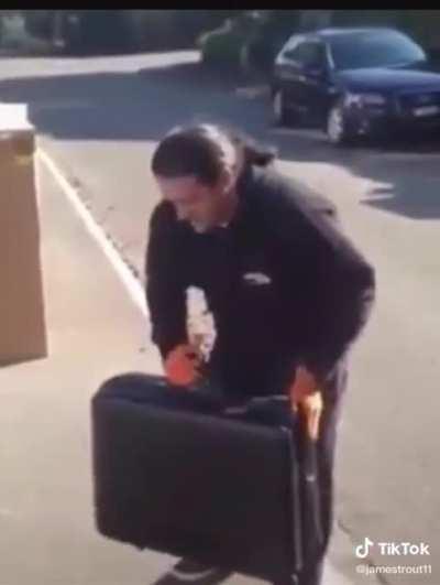 I'm so confused and impressed (stolen from r/nextfuckinglevel)