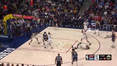 [Highlight] Jokic with either an awful pass or the greatest would-be assist of all time