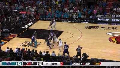 [Highlight] Scary Terry Horrifies Charlotte Hornet Fans