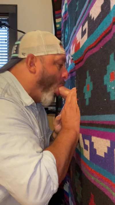 48 [M4M] Minneapolis. If you have beautiful nuts, and you’re going to groom them … then they will certainly be getting a tongue bath. Loved these tanks in my mouth.