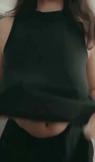 These natural DDD’s on my tiny 5’1 105 pound body need to breathe😋