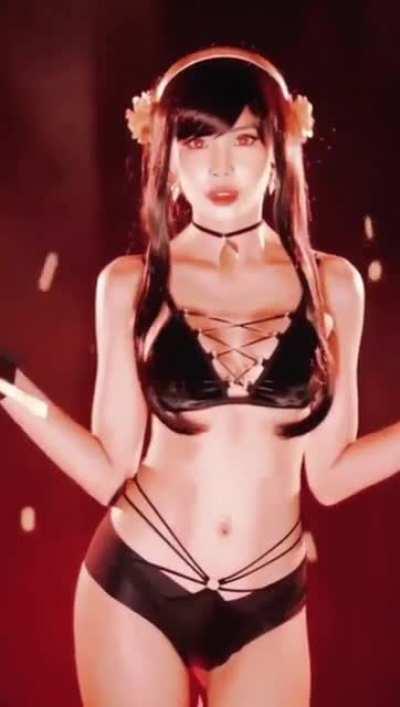 Myrtle Sarrosa (Yor Forger cosplay)