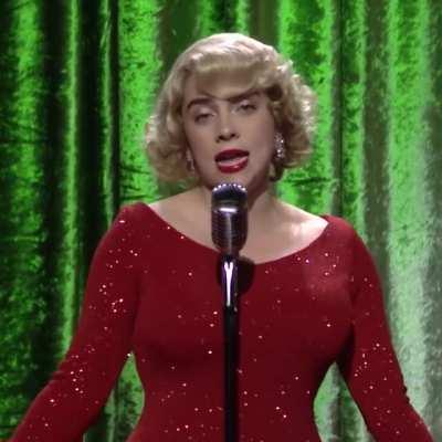 Billie was so hot in SNL, i wish i could cum on that dress