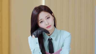 211111 - Tzuyu in 'Scientist'