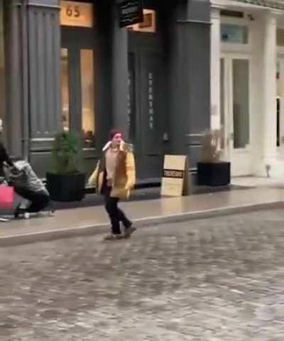 Players communication in RDRO be like.