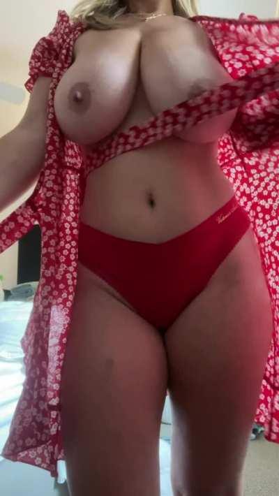 Revealing massive mommy boobies