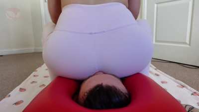 My filthiest farts are right before I go to the toilet. And I made sure every single one went up slave's nose 😈🤣