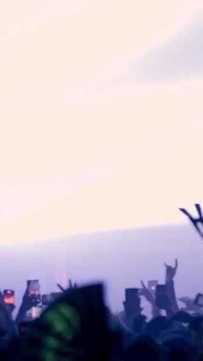 Carti at the @escapehalloween fest yesterday 🎃