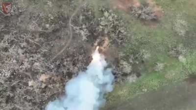 Ukrainian drone operators drop explosives on Russian soldiers and bury them alive in their shelters near Novomykhailivka, Donetsk Oblast. 79 ОДШБр (2023) NSFL